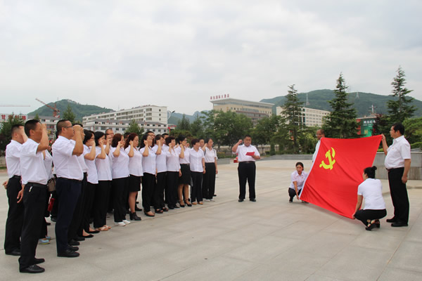 隴運(yùn)集團(tuán)公司黨委開展慶祝建黨97周年“緬懷先烈，砥礪奮進(jìn)”主題黨日活動(dòng)