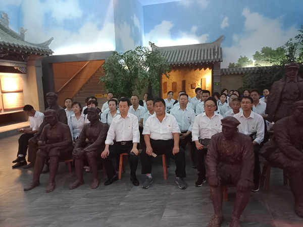 隴運(yùn)集團(tuán)公司黨委開展“不忘初心、牢記使命”紀(jì)念建黨98周年主題黨日活動