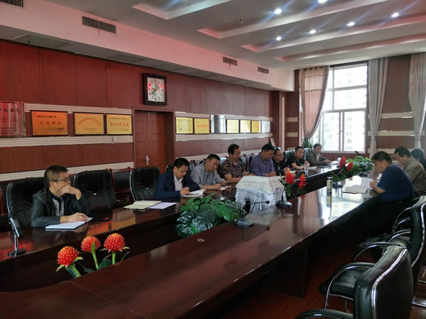 隴運(yùn)集團(tuán)公司召開“不忘初心、牢記使命”主題教育讀書班暨理論學(xué)習(xí)中心組第一次集中學(xué)習(xí)會(huì)議